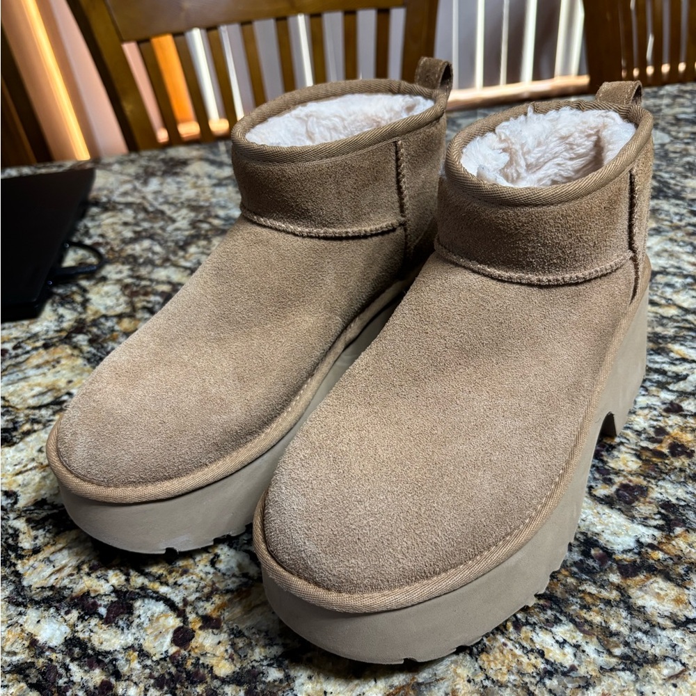 Ugg Women's Classic Ultra Mini New Heights Cozy Platform Boots
Size: 8